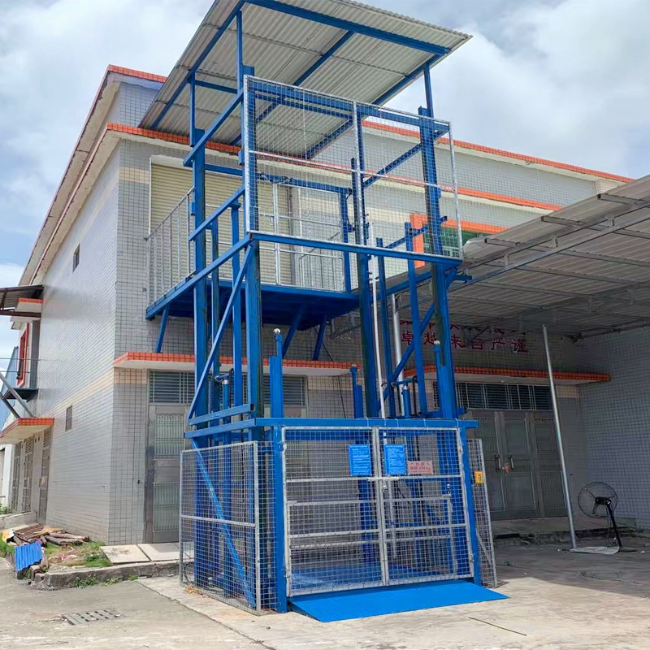 安义建材厂室外升降货梯安装